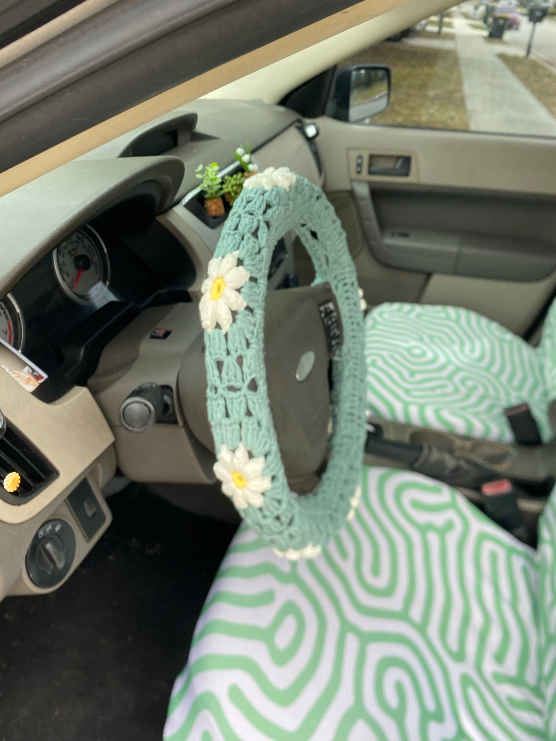 Handgemachte gehäkelte Lenkradhülle für Frauen, süße Daisy Blumen Sicherheitsgurthülle, Auto Interieur Accessoires Dekoration