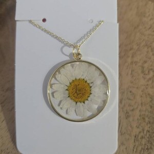 Daisy Flower Resin Necklace- 14 Karat Gold Necklace Chain