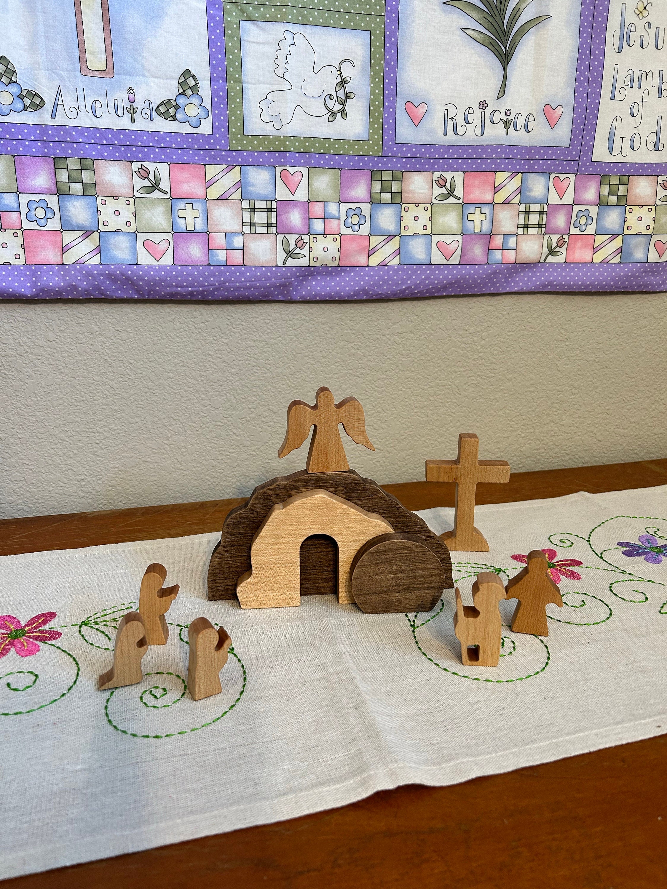 Osterdekoration, Auferstehungsszene, christliches Dekor, handgemachtes Osterandenken, Heimgeschenk, religiöse Ostergeschenke für die Familie, leeres Grab, Massivholz