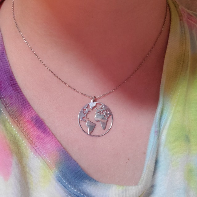 レビュー高評価の商品！ Globe Necklace, Earth Necklace, Boho Jewelry, Silver アクセサリー