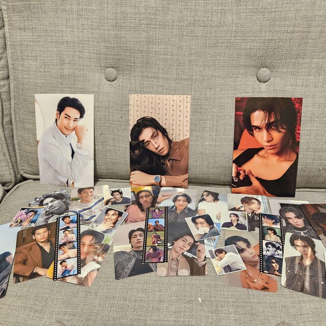KCON ZB1 ジウン ペーパースタンド フォトカード 証明写真 シール付き ZB1 KCON Photocards - Etsy