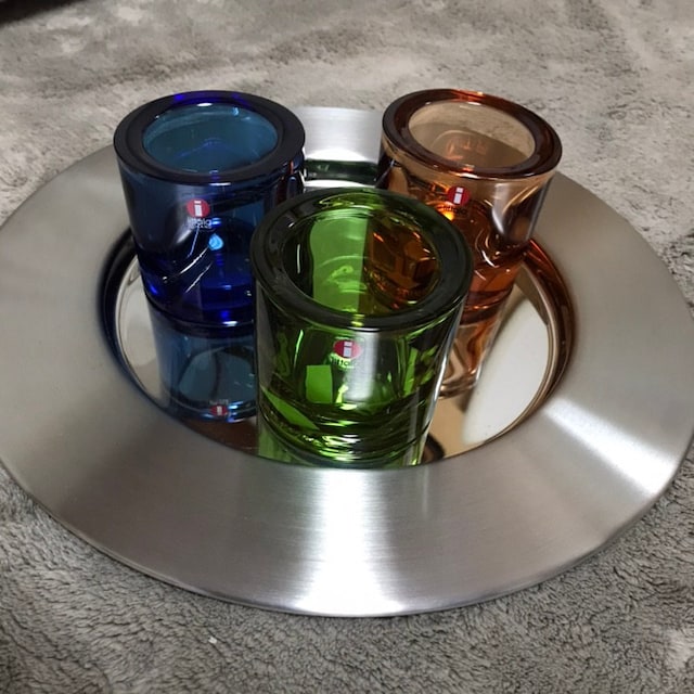 イッタラ: Roseolive KIVI Votive 1 つ、デザイン: Heikki Orvola