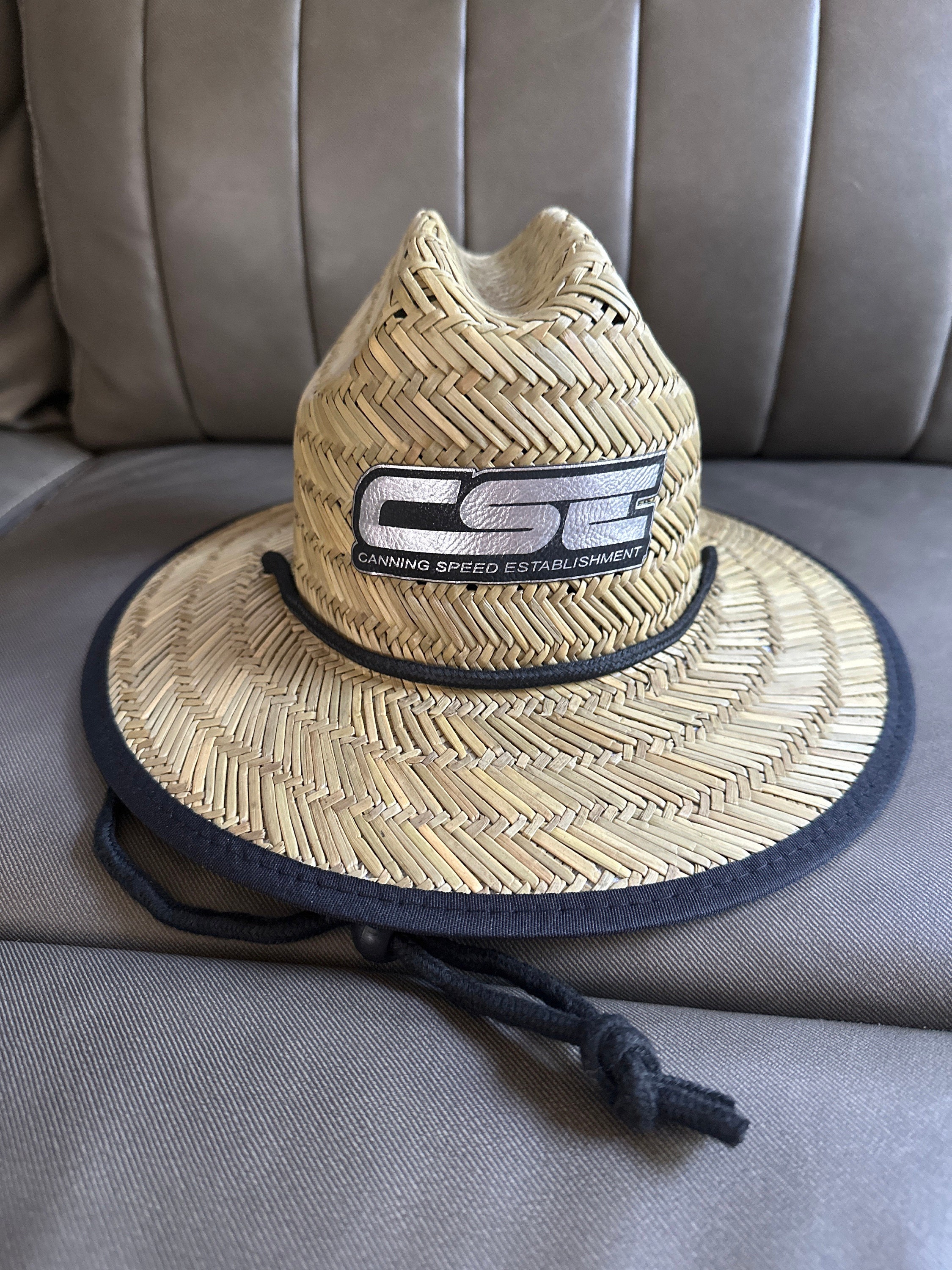 Benutzerdefinierter Strohhut mit Initialen und Symbolen | Kreis | Sonnenhut für Babys, Kleinkinder und Erwachsene | Personalisierter Strandhut aus Leder | Geschenk für Babys | Geschenk für Papa
