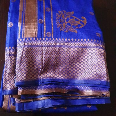 Kanjivaram Style Silk Saree with Designer Brooch and Clutch main image 1
