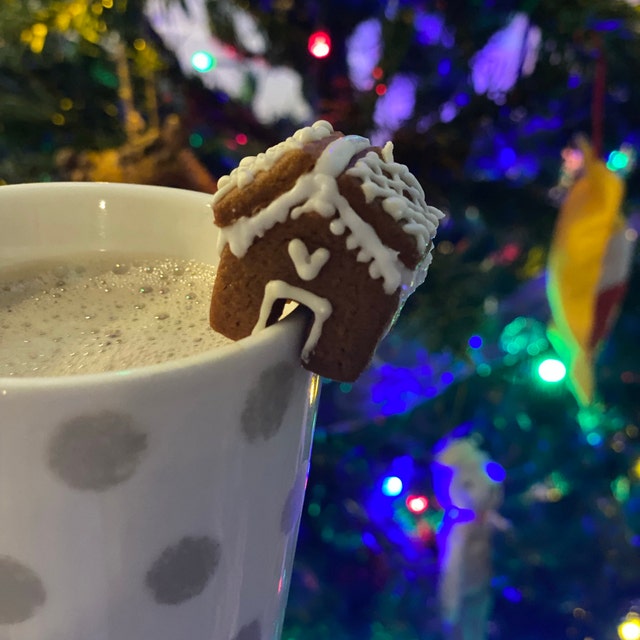 Gingerbread Cookie Mug Toppers - SugarHero