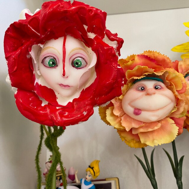 不思議の国のアリス（非）おしゃべり花 絵画 バラ 赤シリーズ Ms. Nosy