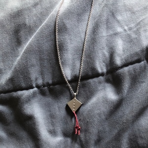 Kite necklace store with red string