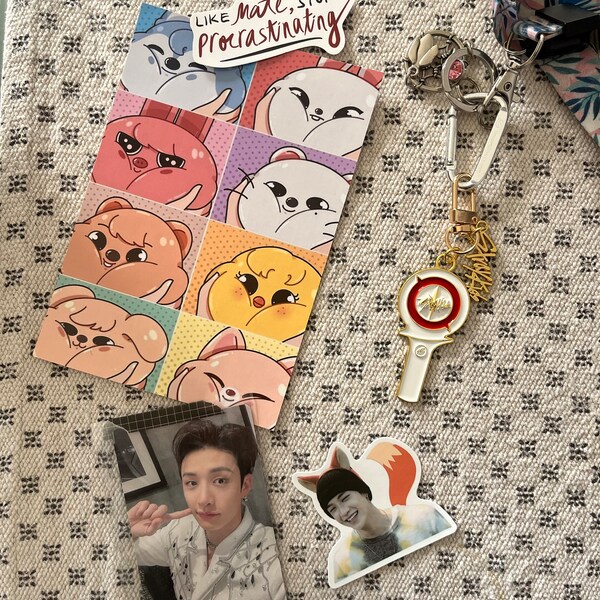 K-Pop Fan Artikel Stray Kids Schlüsselanhänger SK-Z 5'Clock - Acryl Keyring Stay Karma Stay Karma Keyring