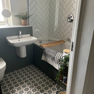 Herringbone Sheet Vinyl Flooring in Medium Wood Parquet Design for