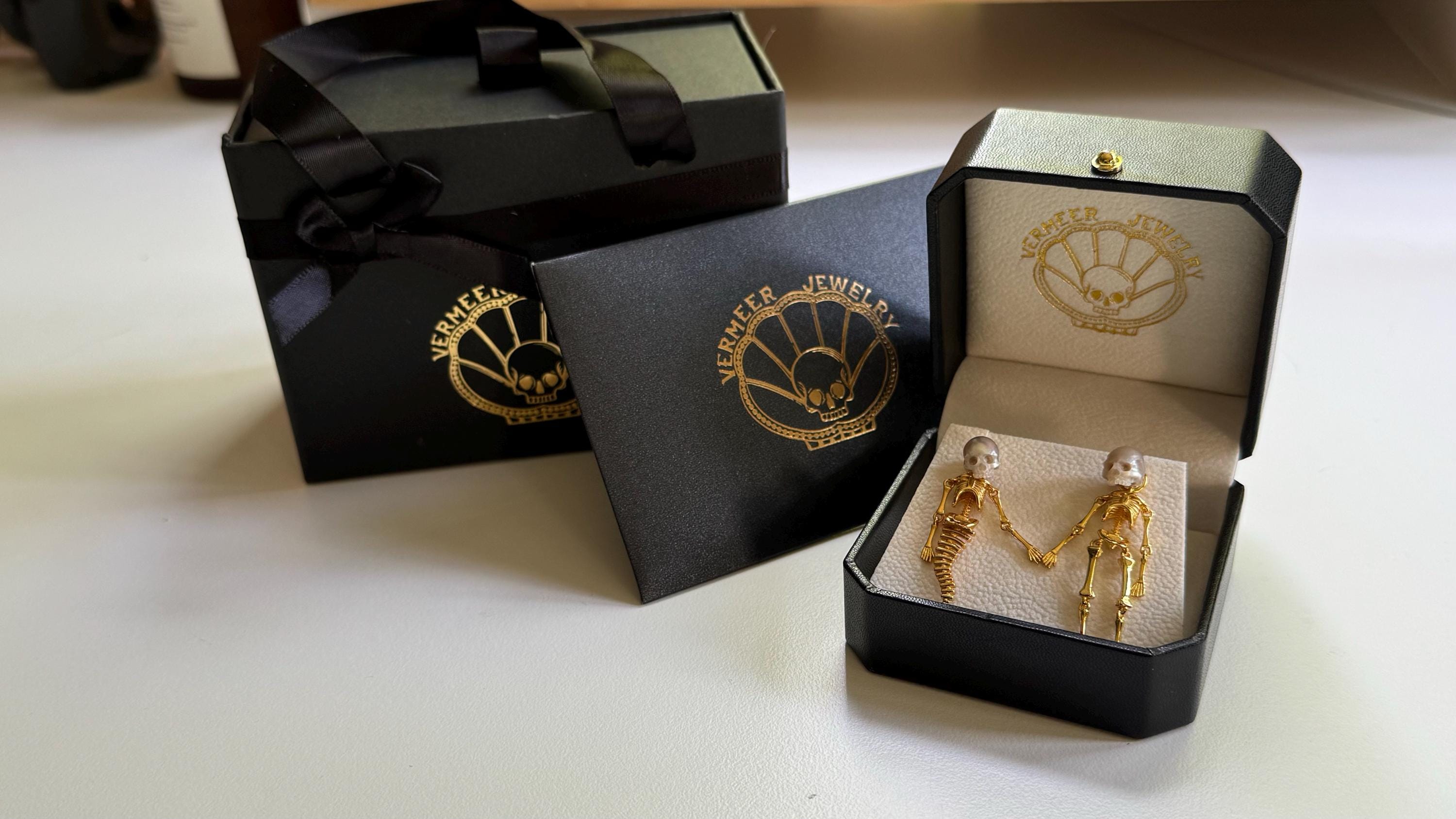 Mermaid and Gentlemen Skeleton moveable Earring Gift for Her Skull Pearl Earrings for lover Gothic Earring for wedding Sliver pearl Earring