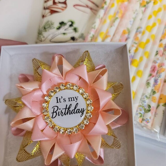 It's My 35th Birthday Tinplate Badge Pin, Gold Diamond Happy 35th Birthday Button Pin, Thirty Five Birthday Black Rosette Award Ribbon Pin For Women, Brooch Buttons For 35 Years Old Birthday