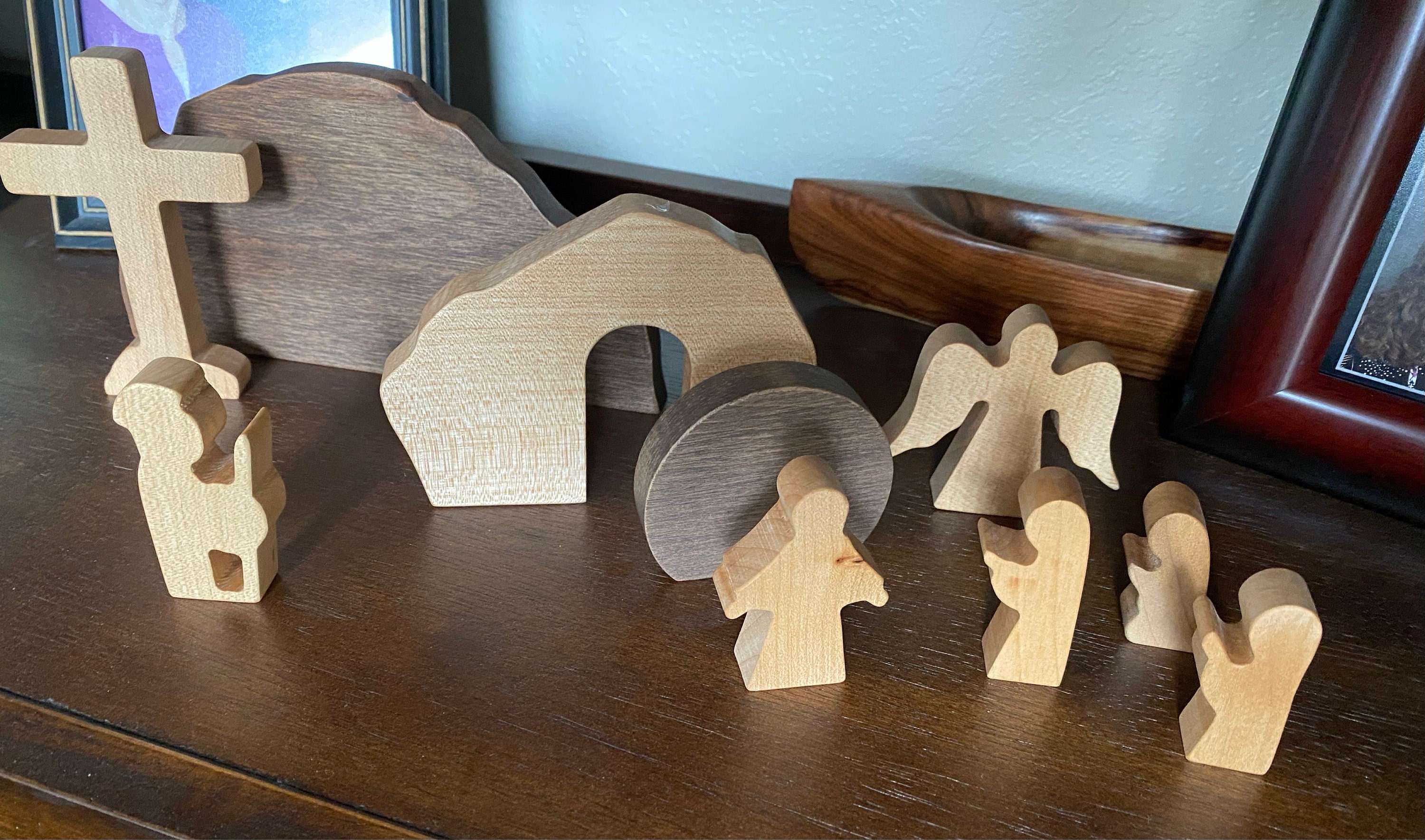 Osterdekoration, Auferstehungsszene, christliches Dekor, handgemachtes Osterandenken, Heimgeschenk, religiöse Ostergeschenke für die Familie, leeres Grab, Massivholz