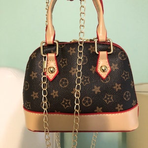 Omg so in love.. LV utility phone bag 😍😍