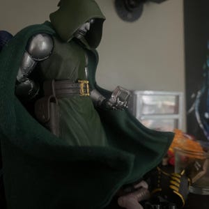 1/12 Dr Doom Wired Cloak and Tunic Set for Marvel Legend or
