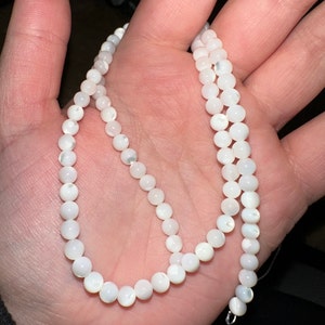 Commercio All'ingrosso 2mm/2.5mm Piccole Perline Di Conchiglia Rotonde Bianche Imazione Semi Di Perle Per Creazione Di Gioielli Braccialetto Fai Da Te Collana Anelli 14 - Foto 2