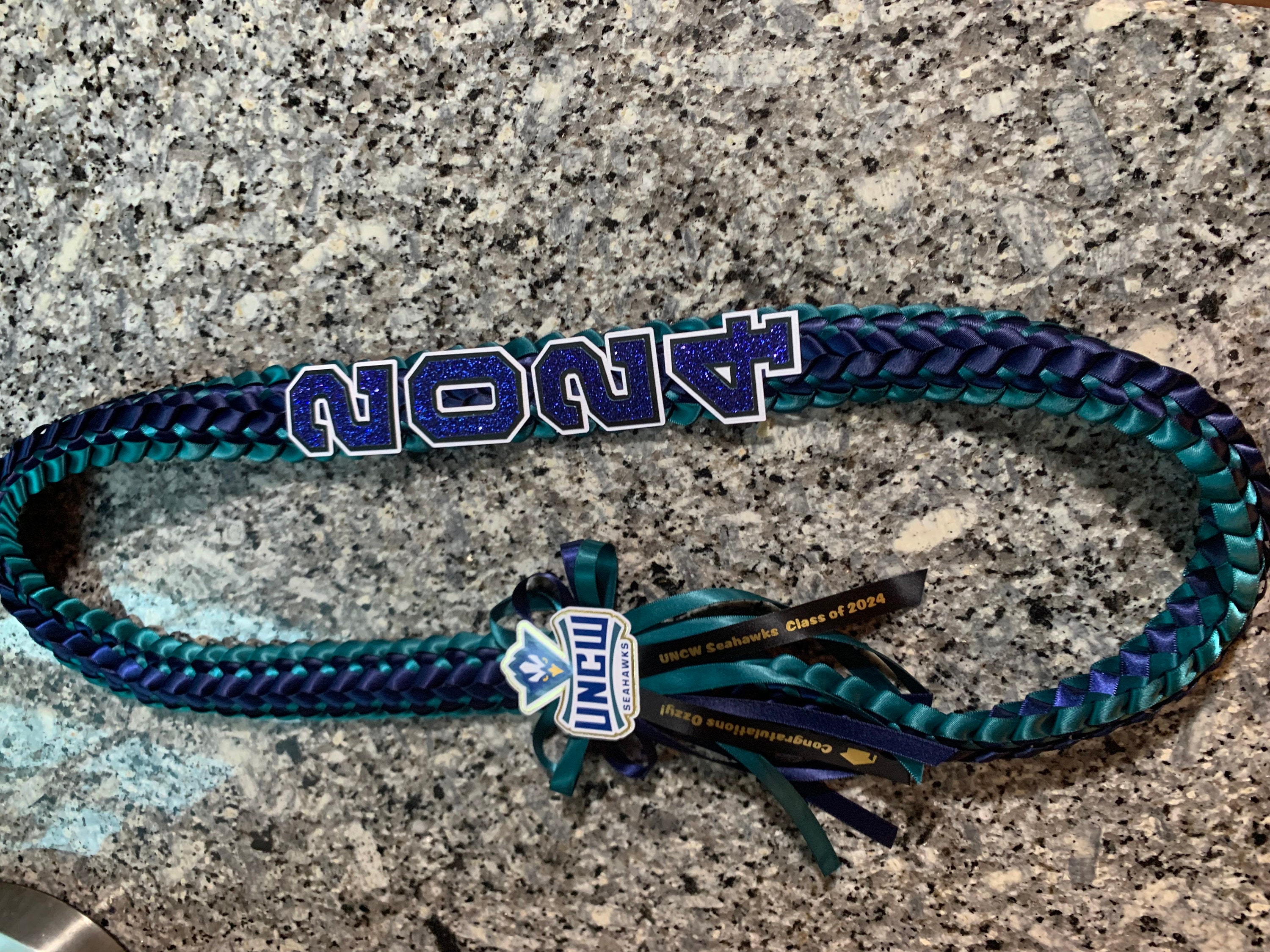 Abschluss-Lei - individuell an jedes College- oder Highschool-Logo und jede Highschool-Farbe angepasst - Personalisierter Lei, Klasse von 2025, Senior Night Lei