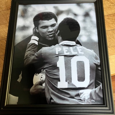 Muhammad Ali & Walter Payton In Chicago 1977 – Vintage 8x10 Black & White Photo (ZY-193)