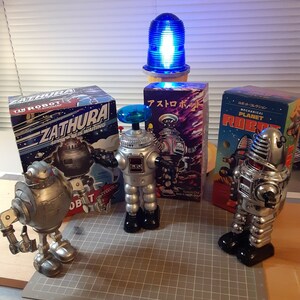 巨大なザスーラ限定版ロボット。ビンテージのゼンマイ巻き上げ式ブリキ