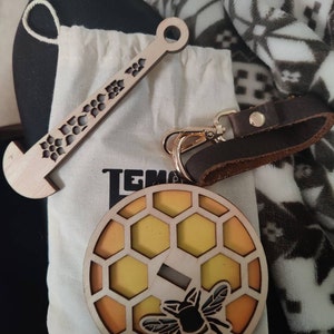 Honeybee Lemonwood Mini-Minder (Pat. Pend.): Portable Wrist Yarn Holder