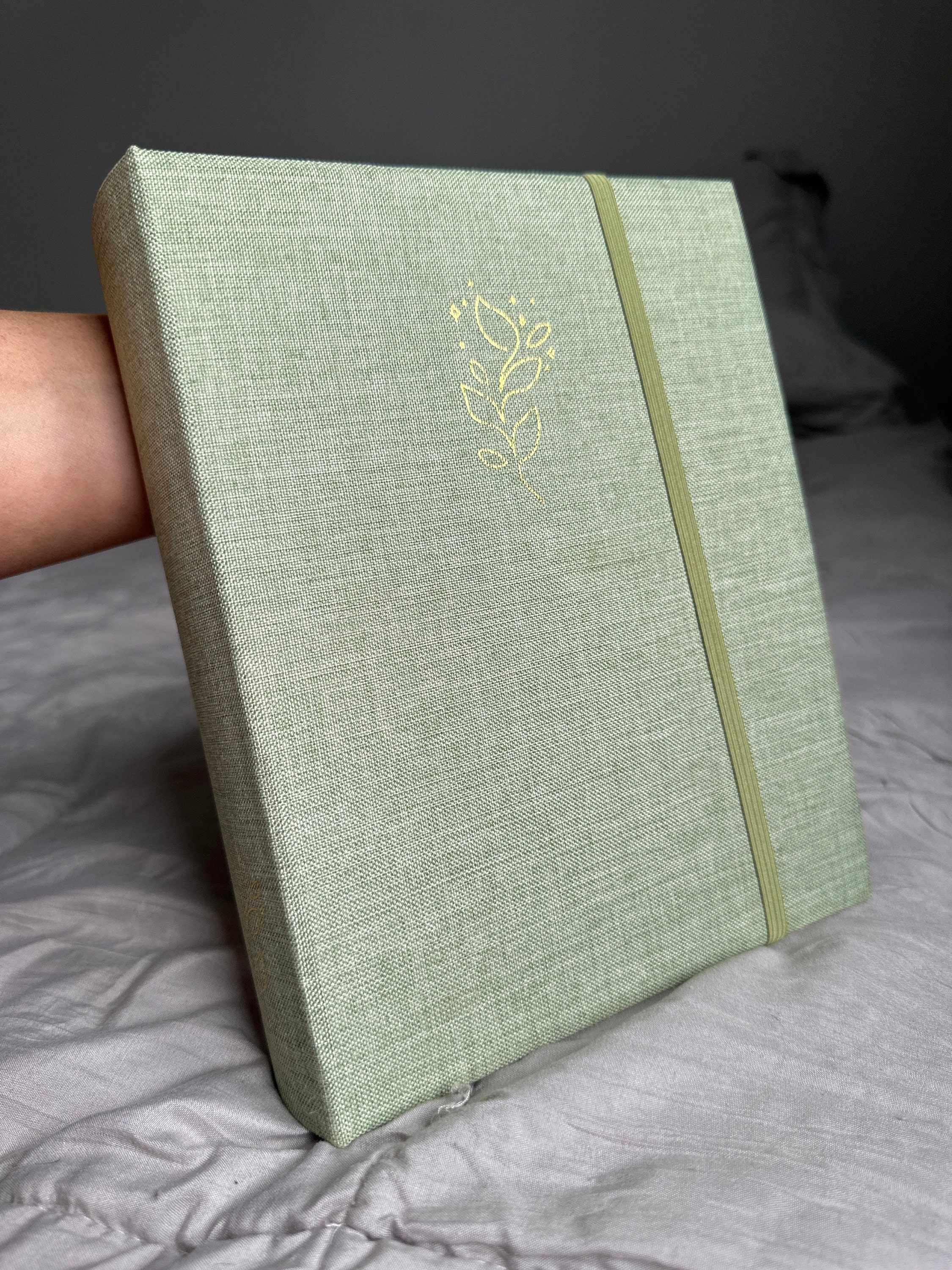 Elegant Polaroid Slip-In Linen Photo Album for 128 Instax Mini Polaroid Photos | Cute Gift Ideas | Wedding Photo Album | Scrapbooking