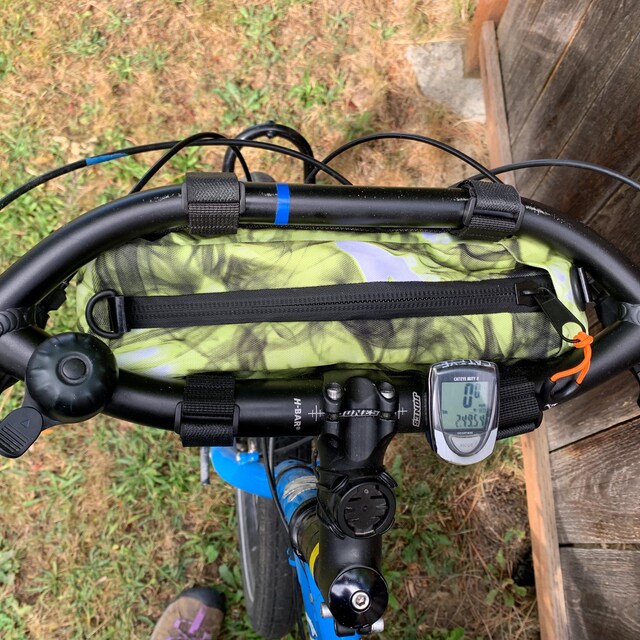 自転車用バッグ。サイクリングハンドルバーバッグ - Surly Moloko