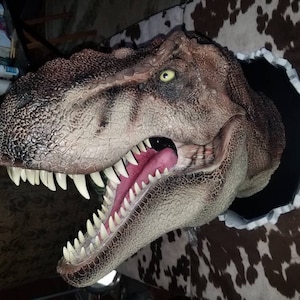 VVEMERK Life-like Wall Bursting Dinosaur Bust Hanging Prop Replica Resin Wall Hanging Ornament Home Decoration VVEMERK Life-like Wall Bursting Dinosaur Bust Hanging Prop Replica Resin Wall Hanging Ornament Home Decoration