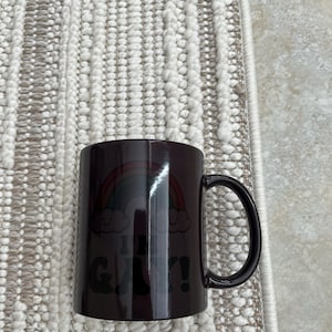 LookHUMAN Tazza Pride Arcobaleno "I'm Too Gay For This Shit": Tazza In Ceramica 425ml, Stampa Fronte/Retro, Lavabile In Lavastoviglie, Regalo LGBTQ+ Divertente