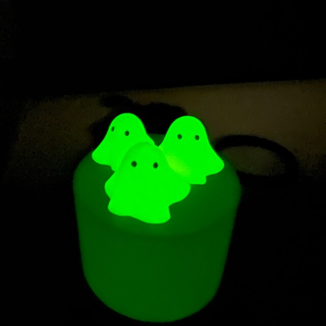 60pcs Luminous Mini Esin Ghost Figuines Glow In The Dak