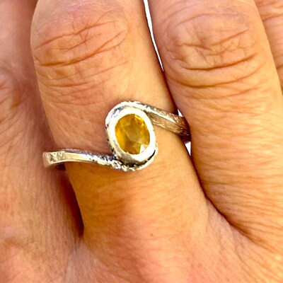 Anello Solitario Placcato Oro A Otto Griffe Con Zirconi Bianchi | Anello In Argento Olympia - Foto 5