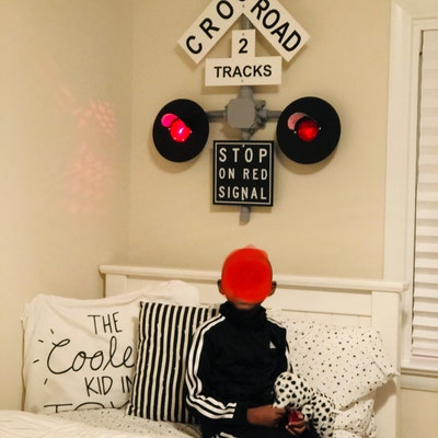 RAILROAD TRAIN CROSSING Signal Sign Kit With Flashing Led Lights Wall ...
