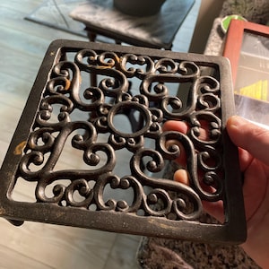 Sottopentola rotondo in metallo per pentole e padelle calde, supporto per cottura a vapore in filo cromato con piedini antiscivolo, resistente al calore, per piani di lavoro da cucina, tavoli
