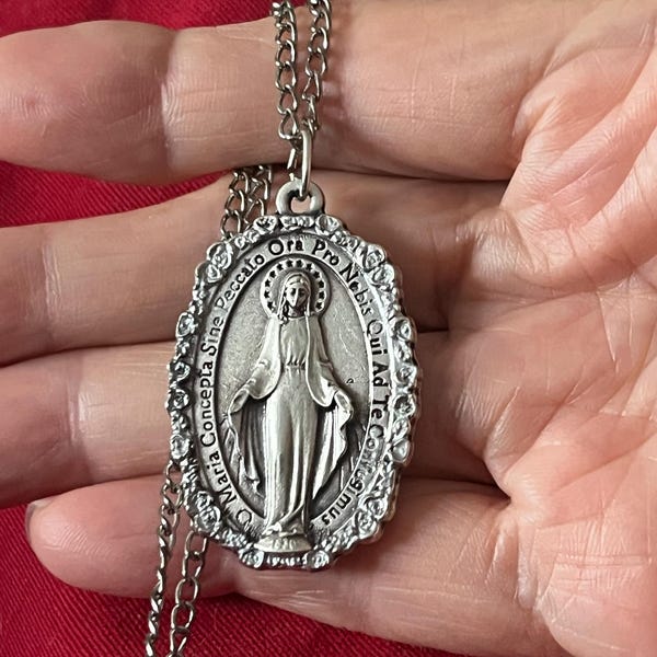 Lovely Slender Sculpted Raised Textures & Swirls Rhinestone Heart ...