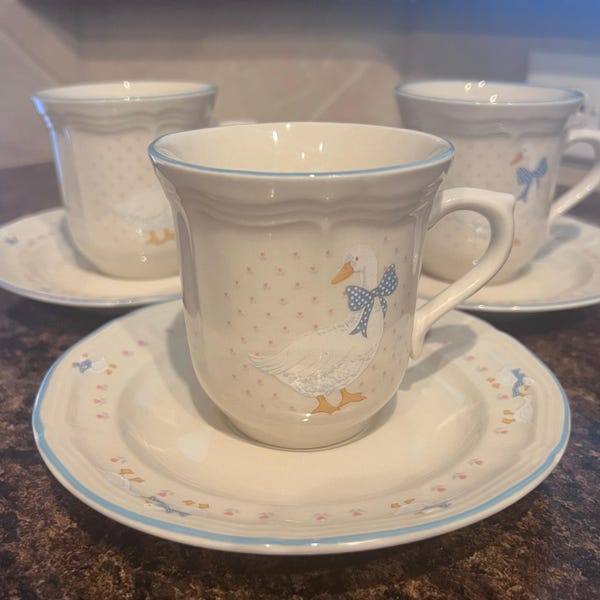 Vintage Commodore Anthropomorphic Birds Noise Box Maker Salt & Pepper ...