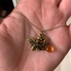 10%OFF, Queen Bee With Crown Charms, Antique Gold, Boho Bee Pendant,  Woodland Bee Charm, Spring Bugs, Lead Free Pewter, Made in USA, 21x25mm 