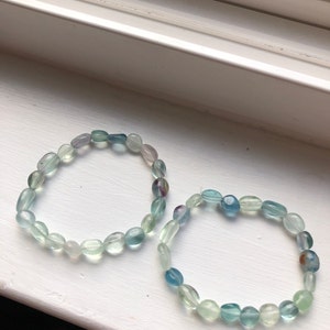 UN Braccialetto Elasticizzato In Cristallo Di Fluorite Arcobaleno Da 6 Mm 7,5 Pollici Completamente Naturale - Italia - Foto 3