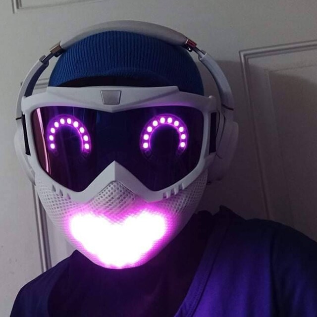 World's first emotional LED mask de QudiLED en Etsy