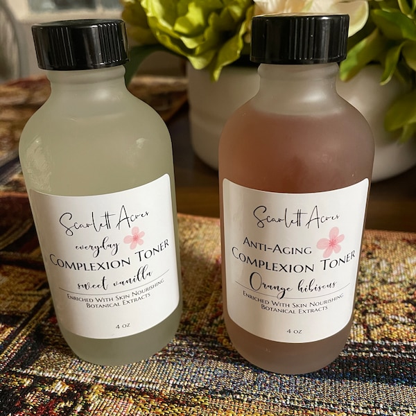 Premium Photo | Two Wooden Honey Spoons Isolated On White