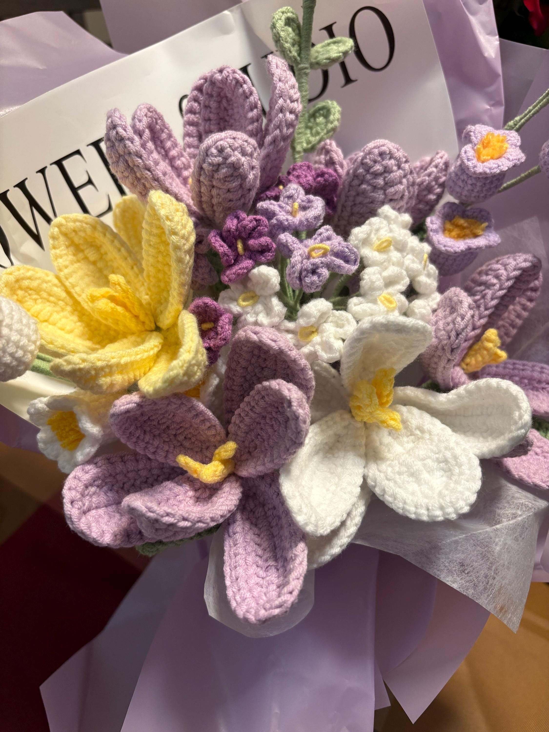 Gehäkelter Blumenstrauß, Tulpe, Rosa, Weiß, Lila, Blau, ewig, Abschluss, Geburtstag, Geschenk für Freundin, Schwester, Freundin, Liebe, Ostern