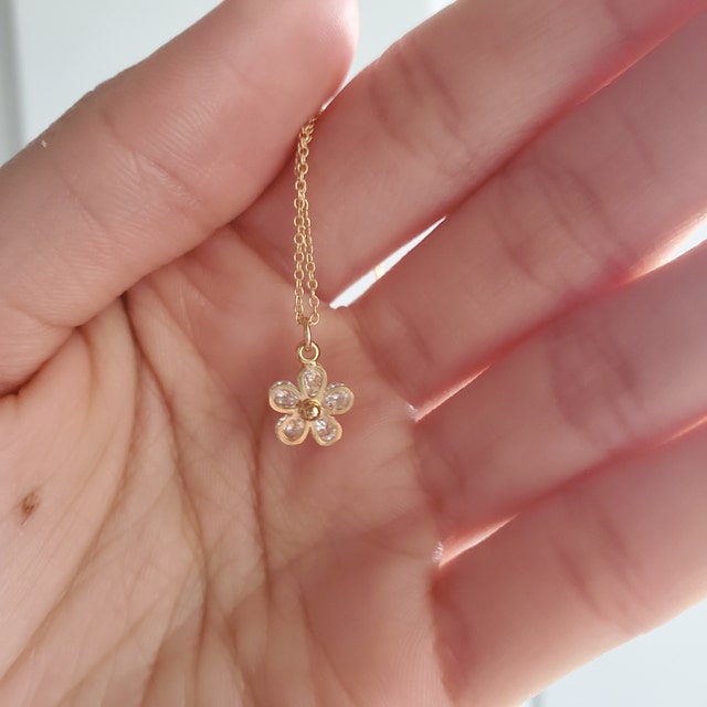 Daisy Necklace Flower Pendant, Gold Daisy Pendant, Pretty Necklace, CZ Necklace, Sparkly Necklace, Daisy Jewelry, Gifts for Gf GPN00015 - Etsy Daisy Necklace Flower Pendant, Gold Daisy Pendant, Pretty Necklace, CZ Necklace, Sparkly Necklace, Daisy Jewelry, Gifts for Gf GPN00015 - Etsy