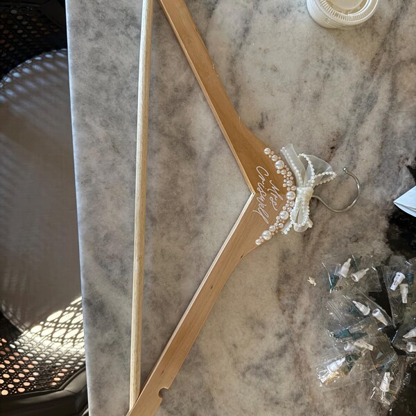 Pearl Skirt Hanger main image 1