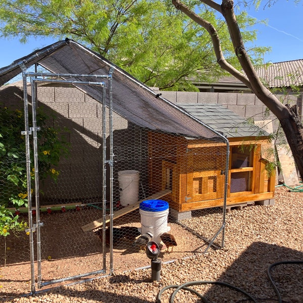 Small Flock Chicken Coop Plans - Simple, Strong and Easy to Make With ...