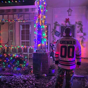 to Die for Collectibles National Lampoon’s Christmas Vacation Clark Griswold Chicago Blackhawks Jersey, White #00, Size XL, New