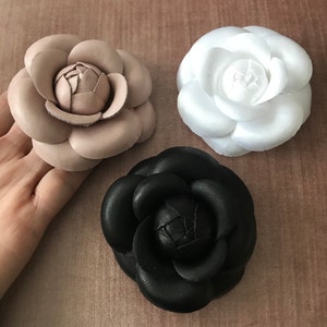 Chanel White Textured Fabric Camellia Brooch – Designer Exchange Ltd