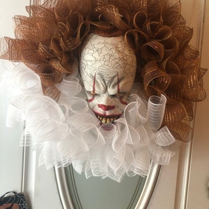 18 Inch Creepy Clown Wreath IT Pennywise Wreath W/mask. no Lights - Etsy