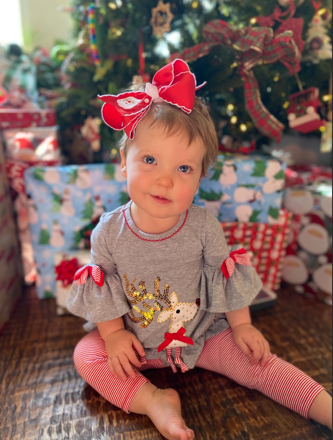 Embroidered Christmas bows-Santa hairbow-Reindeer hairbow-Snowman Hairbow- custom hairbows-hoilday hairbows- moonstitch hairbows- hair-bow--