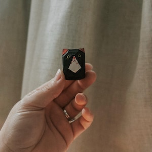 Hand Carving Wooden Cat,Wooden Sculpture,Wooden Frog,Christmas Gifts,Cat Ornaments,Gift For Her,Cat Figurine,Desk Decor,Cat Lover Gift