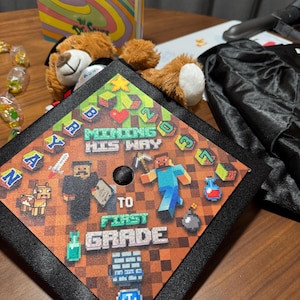 Grad Cap Topper "Kinder Grad"  theme