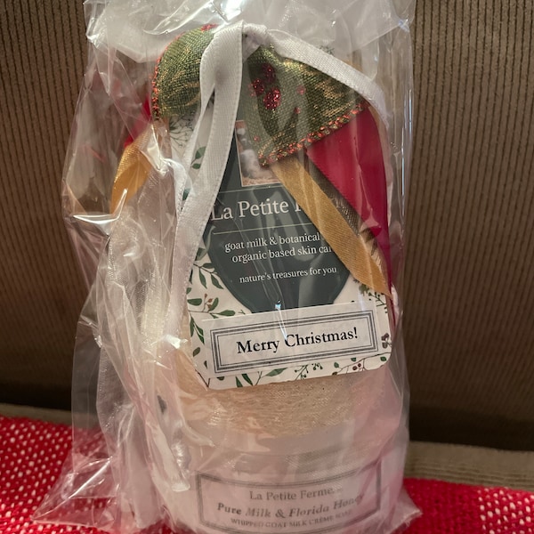 Christmas Bathtub Gift Set – Goat’s Milk Holiday Soaps