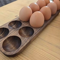 CVHOMEDECO. Eierhalter Aus Holz – 3-stöckig, Stapelbar, Für Bis Zu 54 Eier, Mit Griffen & Belüftung, Rustikales Design (36,3x16x33 Cm)
