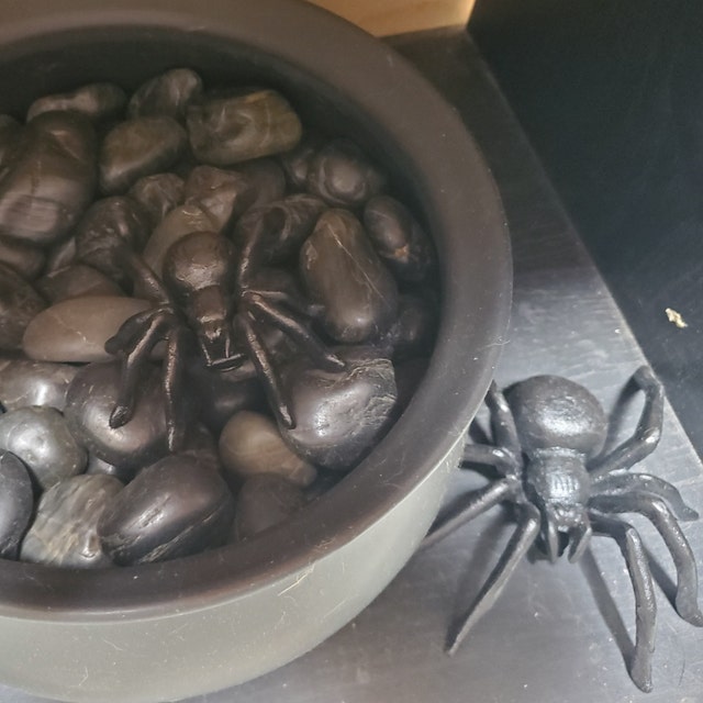 Joyfy 5 ft Giant Spider Halloween Decorations,Scary Spider